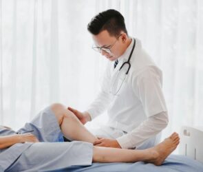 knee specialists in Singapore